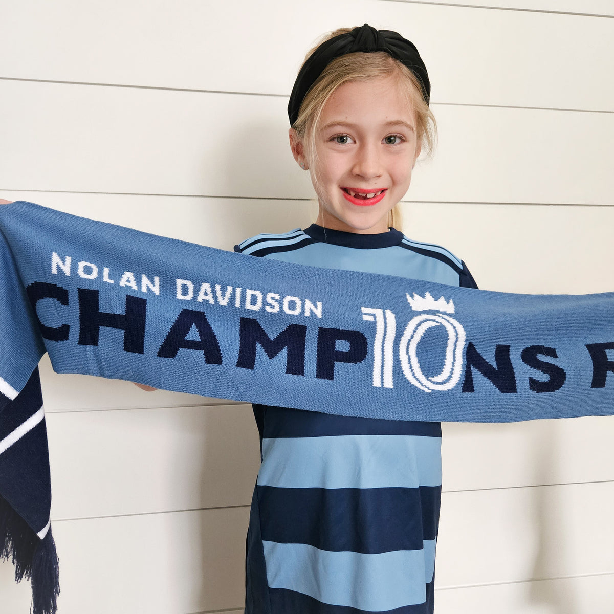NOLAN SOCCER SCARF
